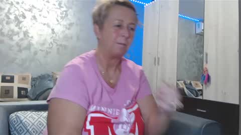 Snapshot of roses_and_lillies chatting on 12-21-24, 06:12 Lovepinklilly online show from 12-21-24, 06:12
