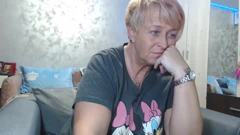 Snapshot of roses_and_lillies chatting on 01-12-25, 05:44 Lovepinklilly online show from 01-12-25, 05:44