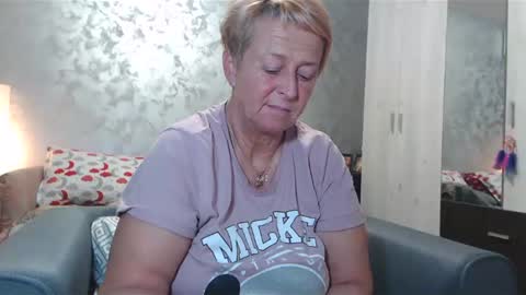 Snapshot of roses_and_lillies chatting on 01-28-25, 06:28 Lovepinklilly online show from 01-28-25, 06:28