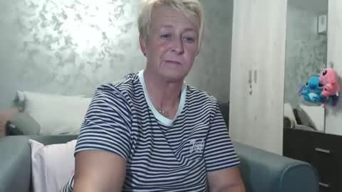 Snapshot of roses_and_lillies chatting on 09-18-25, 05:59 Lovepinklilly online show from 09-18-25, 05:59
