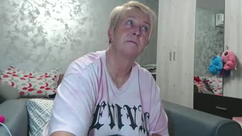 Snapshot of roses_and_lillies chatting on 09-23-25, 05:05 Lovepinklilly online show from 09-23-25, 05:05