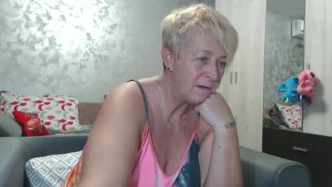 Snapshot of roses_and_lillies chatting on 09-25-25, 05:16 Lovepinklilly online show from 09-25-25, 05:16