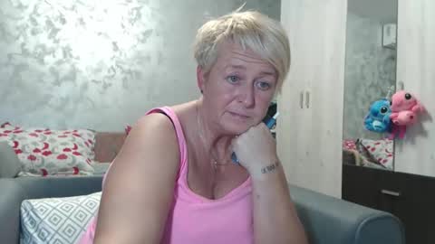 Snapshot of roses_and_lillies chatting on 09-27-25, 05:07 Lovepinklilly online show from 09-27-25, 05:07