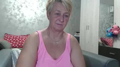 Snapshot of roses_and_lillies chatting on 09-30-25, 05:18 Lovepinklilly online show from 09-30-25, 05:18