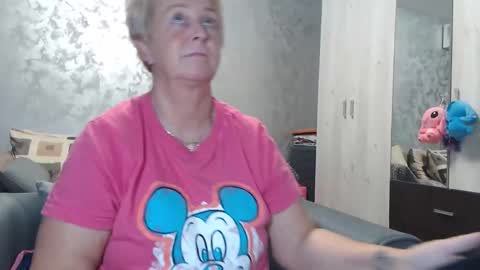 Snapshot of roses_and_lillies chatting on 10-11-25, 04:49 Lovepinklilly online show from 10-11-25, 04:49