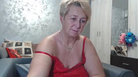 Snapshot of roses_and_lillies chatting on 10-18-25, 12:28 Lovepinklilly online show from 10-18-25, 12:28