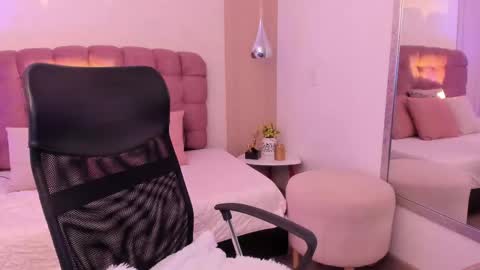Snapshot of rosetaylorla chatting on 05-26-26, 12:56 Rose Taylor online show from 05-26-26, 12:56