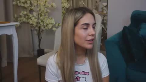 Snapshot of roshen_amira chatting on 06-28-26, 12:49 Amii online show from 06-28-26, 12:49