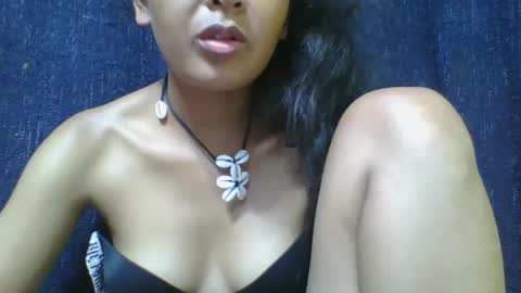 rosia685234 online show from 03-08-25, 07:20