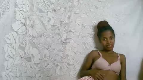 Snapshot of rosiahot1 chatting on 09-19-25, 11:33 rosia online show from 09-19-25, 11:33