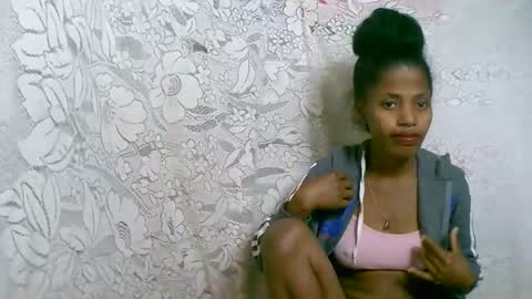 Snapshot of rosiahot1 chatting on 10-24-25, 02:57 rosia online show from 10-24-25, 02:57