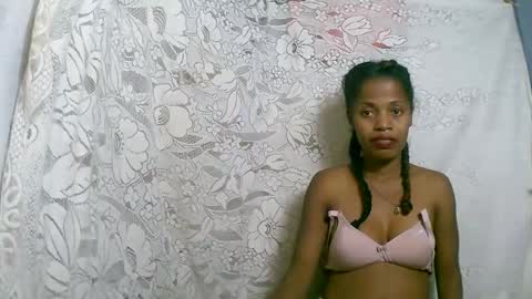 Snapshot of rosiahot1 chatting on 11-04-25, 06:18 rosia online show from 11-04-25, 06:18