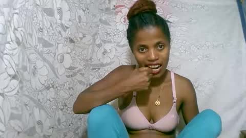 Snapshot of rosiahot1 chatting on 11-30-25, 02:54 rosia online show from 11-30-25, 02:54