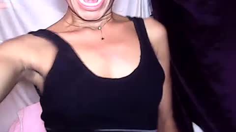 Snapshot of rosie6601 chatting on 07-16-26, 05:08 rosie6601 online show from 07-16-26, 05:08