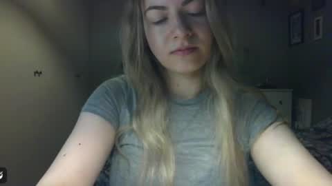Snapshot of rosie_june chatting on 05-15-26, 06:42 Rosie online show from 05-15-26, 06:42