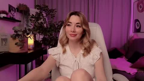 Snapshot of rosie_mac chatting on 05-20-26, 01:12 Rosie online show from 05-20-26, 01:12