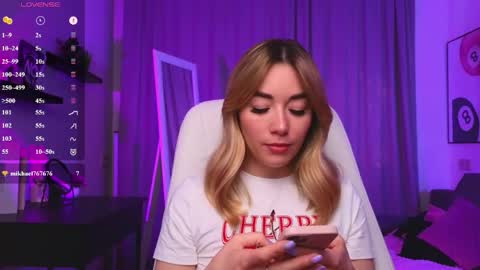 Snapshot of rosie_mac chatting on 06-08-26, 01:09 Rosie online show from 06-08-26, 01:09
