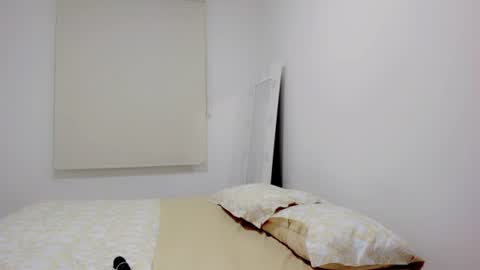 Snapshot of rosiegirl_ chatting on 07-16-26, 12:05 Rosie Independent model online show from 07-16-26, 12:05