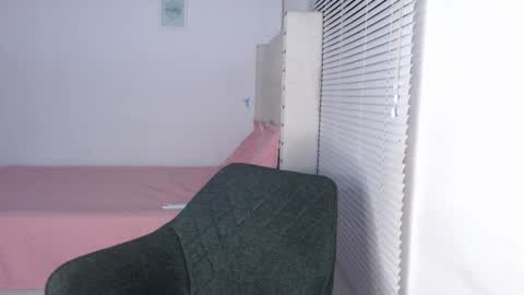 rosiehw online show from 10-16-25, 01:39