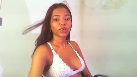 Snapshot of ross_saky chatting on 10-19-25, 07:47 ross_saky online show from 10-19-25, 07:47