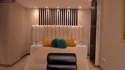 Rossie Rivers online show from 12-19-25, 01:40