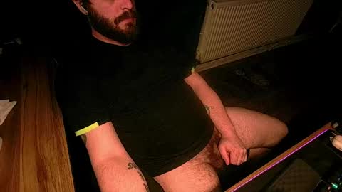 Snapshot of roughwonder chatting on 04-21-26, 06:20 Luke online show from 04-21-26, 06:20