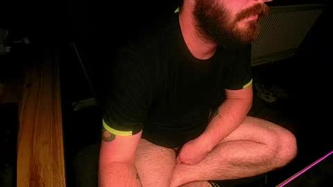 Snapshot of roughwonder chatting on 04-29-26, 06:39 Luke online show from 04-29-26, 06:39