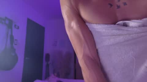 Snapshot of rouse_leon chatting on 06-07-26, 01:15 Rouse leon online show from 06-07-26, 01:15