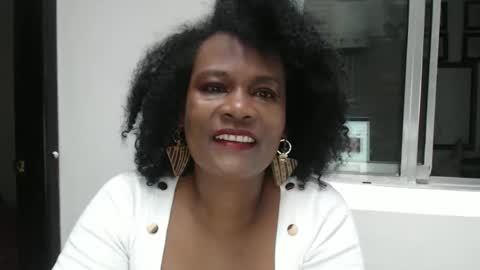 luxa online show from 05-18-26, 02:01