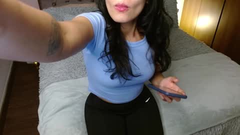 Snapshot of rouss_henao chatting on 12-24-24, 04:00 Rouss marie henao online show from 12-24-24, 04:00