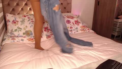 Rouss marie henao  online show from 12-18-25, 01:50