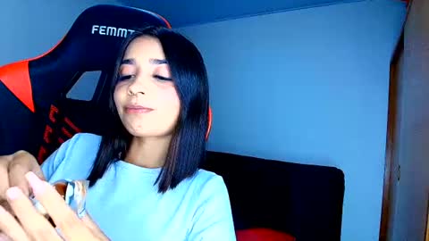 Snapshot of rousse_violet chatting on 06-17-26, 01:30 rousse_violet online show from 06-17-26, 01:30
