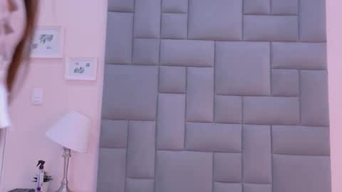 Roxana   online show from 10-12-25, 05:23