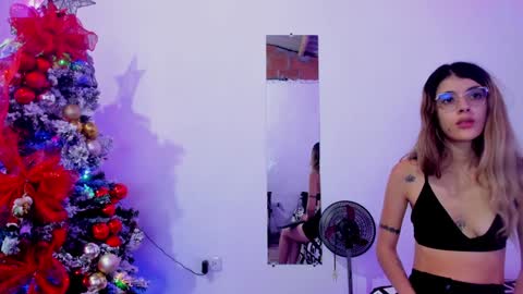 Snapshot of roxanajames__ chatting on 12-04-24, 04:27 roxy online show from 12-04-24, 04:27