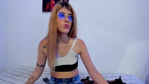 Snapshot of roxanajames__ chatting on 03-12-25, 06:33 roxy online show from 03-12-25, 06:33