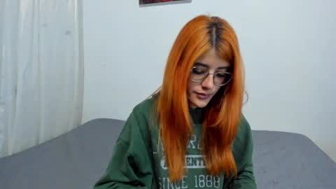 Snapshot of roxanajames__ chatting on 09-14-25, 06:34 roxy online show from 09-14-25, 06:34