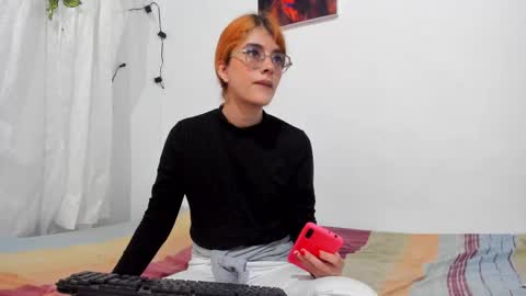 Snapshot of roxanajames__ chatting on 09-22-25, 04:20 roxy online show from 09-22-25, 04:20