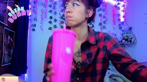Snapshot of roxanbunny chatting on 04-27-26, 02:53 roxxy online show from 04-27-26, 02:53