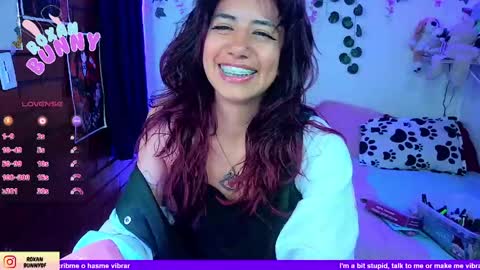 Snapshot of roxanbunny chatting on 05-19-26, 01:56 roxxy online show from 05-19-26, 01:56