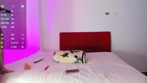 Roxane Diaz online show from 11-16-25, 01:17