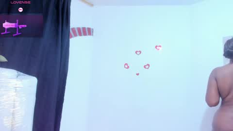 Snapshot of roxannablanche chatting on 03-17-26, 01:03 RoxannaBlanche online show from 03-17-26, 01:03