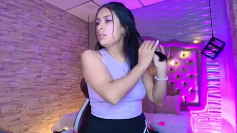 Snapshot of roxanne_han chatting on 09-18-25, 11:34 roxanne_han online show from 09-18-25, 11:34