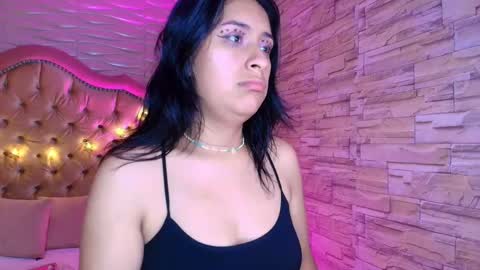 Snapshot of roxanne_han chatting on 09-30-25, 11:37 roxanne_han online show from 09-30-25, 11:37
