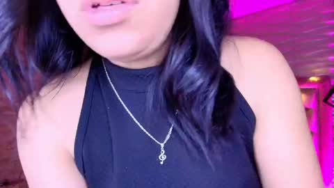 Snapshot of roxanne_han chatting on 10-06-25, 11:29 roxanne_han online show from 10-06-25, 11:29