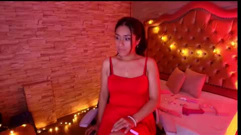 Snapshot of roxanne_han chatting on 10-15-25, 11:32 roxanne_han online show from 10-15-25, 11:32