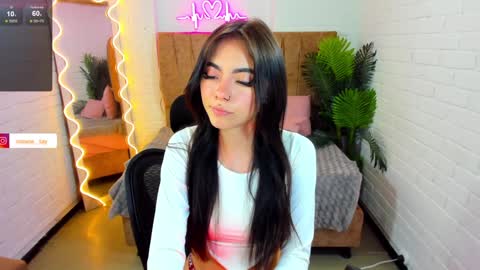 Snapshot of roxanne_tay chatting on 01-08-25, 01:11 roxanne_tay online show from 01-08-25, 01:11