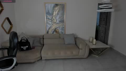 Roxanne Hill  online show from 11-20-25, 11:54