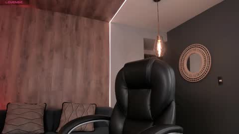 Roxanne Hill  online show from 12-01-25, 11:37