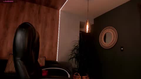 Roxanne Hill  online show from 12-03-25, 11:30