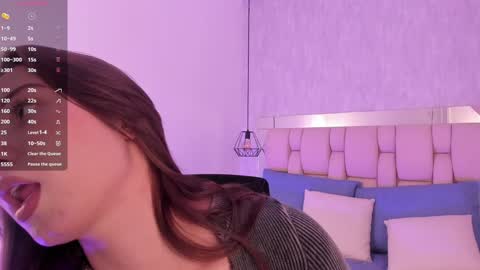 Roxie  online show from 01-08-25, 01:53